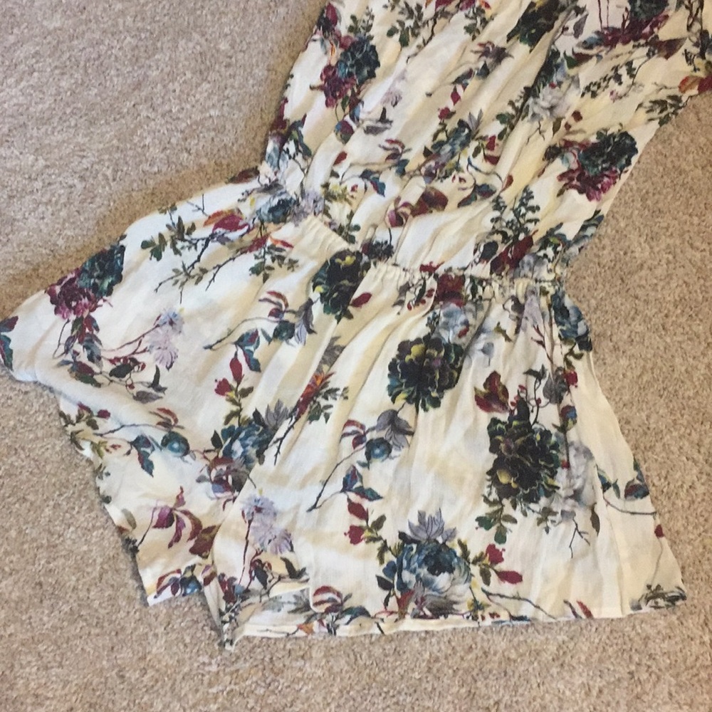 💕Last One!💕 Cream Floral Off the Shoulder Romper - Picture 3 of 5